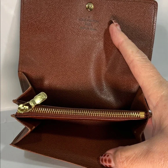 Louis Vuitton Brown and Gold Monogram Clutch - Picture 4 of 6